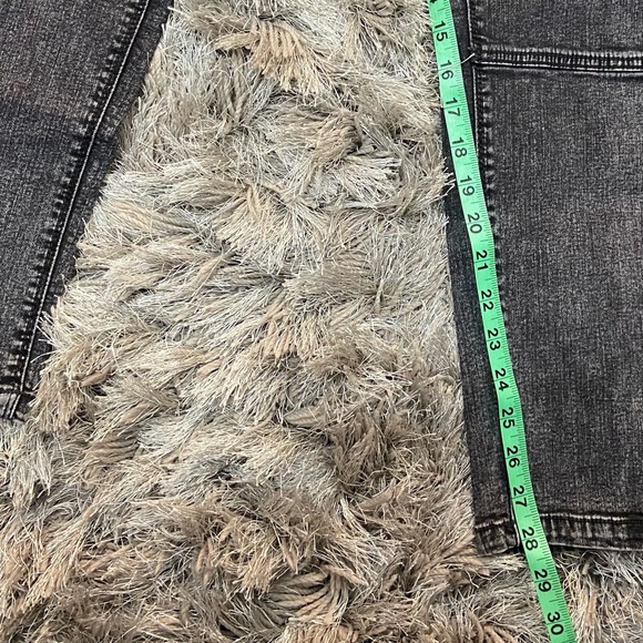 MyStyle women black denim front fly zip, pin tuck detail Jeans. Size 6. Used. - Picture 11 of 12